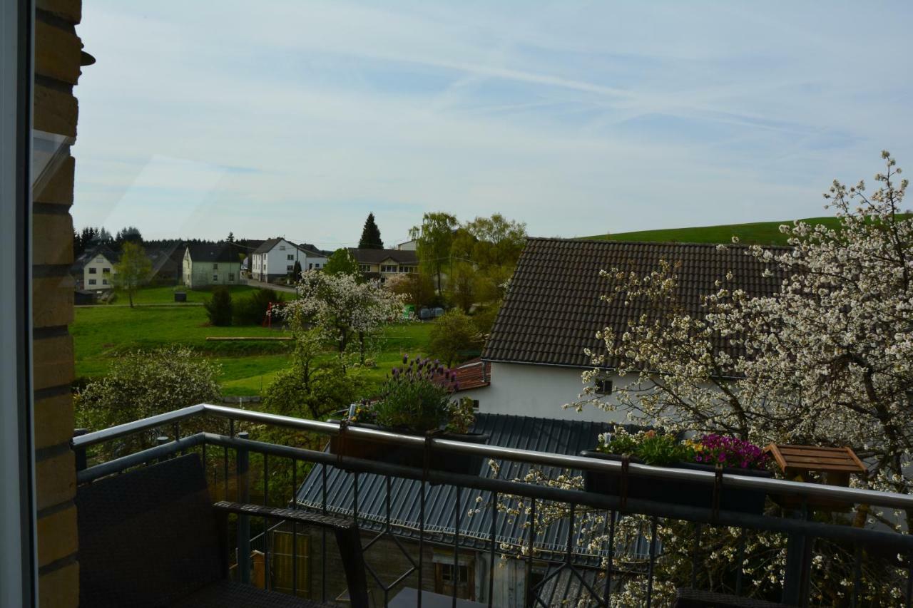 Gaestehaus Celine Meuspath Exterior foto